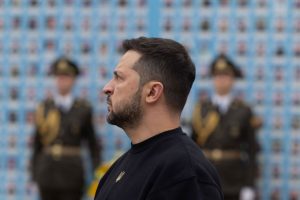 V. Zelenskis aplankė Ukrainos karius rytiniame fronte