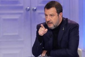 Italijos vicepremjeras M. Salvini teisiamas nelegalių migrantų byloje