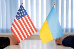 JAV skirs naują karinės pagalbos paketą Ukrainai, kilus abejonėms dėl būsimo finansavimo
