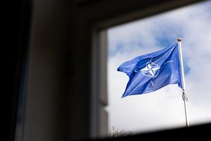 Prezidentas pasirašė įstatymą, numatantį griežtesnius reikalavimus norint dalyvauti NATO konkursuose