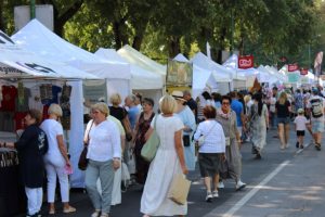 90-metį mininti Jūros šventė įsibėgėjo: vilioja skoniais ir spalvomis