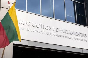 Migracijos departamentas skyrė baudas 300 asmenų, nepranešusių apie įgytą kitos valstybės pilietybę