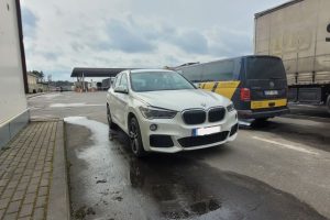 Muitininkai sulaikė į Baltarusiją pardavimui gabentą automobilį