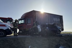 Panevėžio rajone – tragedija: susidūrus „Audi“ ir sunkvežimiui žuvo jauna moteris