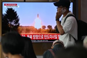 Seulas: Šiaurės Korėja paleido dvi trumpojo nuotolio balistines raketas