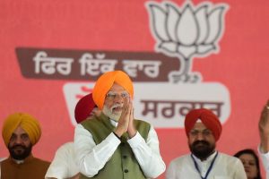 Indijos premjeras N. Modi skelbia laimėjęs trečiąją kadenciją