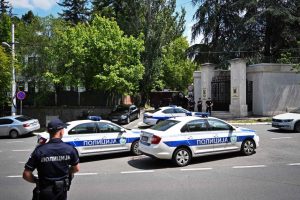 Ministras: Belgrade prie Izraelio ambasados sužeistas pareigūnas, užpuolikas nukautas