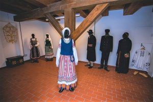 Uostamiesčio Meno kieme – Tradicinės tekstilės galerija