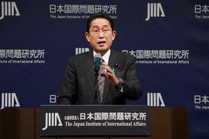 Japonų premjeras: G-7 paragins šalis nesiųsti karinės pagalbos Rusijai