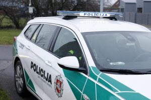 Policijos mašinoje mirė į nakvynės namus vežtas vyras