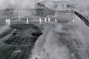 Užfiksavo, kaip Baltarusijos pareigūnai gadina koncertiną, veda migrantus į Lietuvą