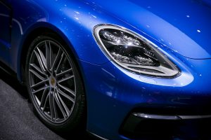 Vilniuje pavogti prabangaus „Porsche“ žibintai