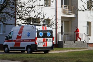 Šiaulių rajone asmuo stiklo šuke sužalojo vyrą