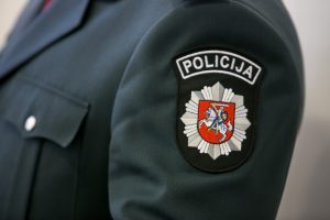 Policijos pareigūnu apsimetęs vyras iš telšiškės išviliojo daugiau kaip 2 tūkst. eurų