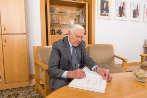 Kam šiemet bus skirta Prezidento V. Adamkaus premija