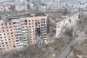 Kyjivas atmeta Maskvos tvirtinimus, kad jos pajėgos stumiasi į priekį prie Vuhledaro