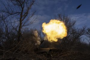 JK: Rusijos pažanga Bachmute gali būti lydima didelių nuostolių