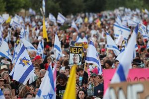 Tūkstančiai izraeliečių vėl dalyvavo demonstracijose: reikalaujama įkaitų išlaisvinimo