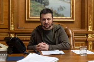  V. Zelenskis užtikrino ginklų tiekimą ir kitokią pagalbą Ukrainai: dėkota ir Lietuvai