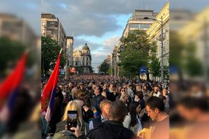 Serbijoje – masiniai protestuotojų susibūrimai: per ilgai delsėme, per ilgai tylėjome 