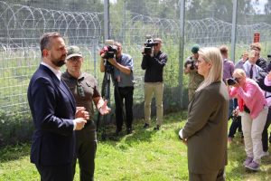 Padvarionių pasienio užkardoje VSAT veikla pristatyta Lenkijos gynybos ministrui