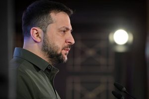 Šokiruojantys vaizdai: po atakos Chersone žuvo mažiausiai 5 žmonės