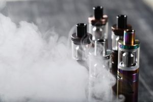 Seimo komitetas gesina idėją elektronines cigaretes pirkti tik vaistinėse ir su receptu