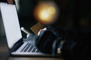Internetiniai sukčiai nerimsta – į jų pinkles pakliuvo ir Joniškio rajono gyventoja 