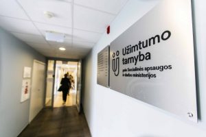 Užimtumo tarnyba: bedarbių gretos pilnėja