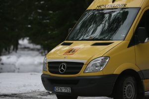 Kraupu: mokykliniame autobuse be gailesčio spardyta ir daužyta mergaitė