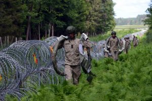 Suabejojo, ar nauja tvora tikrai atlaikys migrantus: betoninę sieną – ir tą perliptų