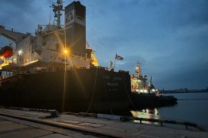 Į Ukrainą turi atplaukti pirmasis laivas, išgabensiantis JT misijoms skirtų grūdų krovinį