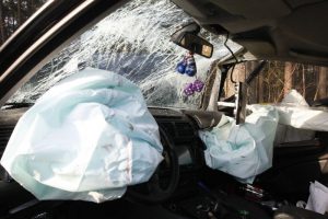 Kaišiadorių rajone – tragiška avarija: žuvo vyras, sužaloti du žmonės