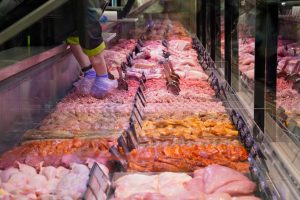 „Iki“ sveriamose vitrinose – vištiena be antibiotikų