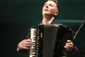 M. Levickis nepaliauja ieškoti sodraus akordeono skambesio: Botanikos sode rengia koncertą
