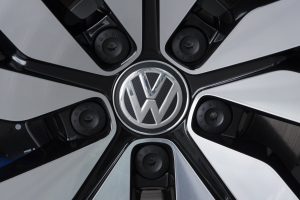 „Volkswagen“ nutraukia bendrą gamybą Rusijoje