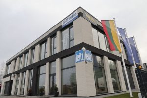 Giraitę garsins ir „Leitz“ prekės ženklas