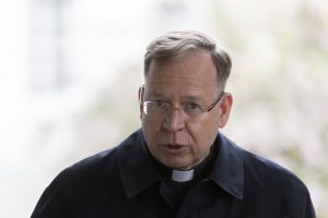 Vilniaus arkivyskupas: atsiprašau jaunuolio, kuris patyrė iš kunigo tai, ko neturėjo patirti