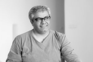 Iranas po šešių mėnesių iš kalėjimo paleidžia už kritiką sulaikytą režisierių