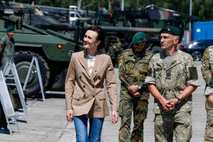 Seimo pirmininkė: socialdemokratų siūlymas gynybai skirti 3,5 proc. BVP paimtas „nuo lubų“