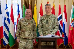 V. Rupšys su NATO pajėgų Europoje vadu aptarė atnaujintus gynybos planus regionui
