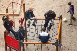 Globėjams trūksta pagalbos, šeimos nelinkusios globoti vyresnių vaikų