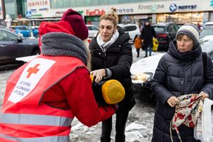 Lietuvių reakcija į karą: per 40 proc. aukojo Ukrainai, ketvirtadalio nepaveikė
