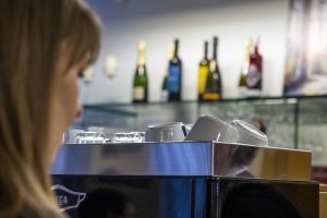 Seimo kavinėje vėl prekiaujama alkoholiniais gėrimais