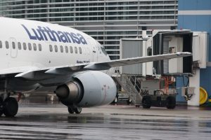 Dėl Vokietijos oro uostų darbuotojų streiko „Lufthansa“ atšaukė skrydžius į Vilnių