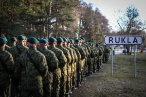KAM: dauguma birželį karinę tarnybą pradėjusių šauktinių ją pasirinko savanoriškai 