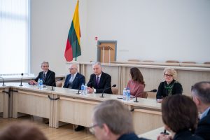 Prezidentas su naująja LAT pirmininke aptarė teisėjų atlyginimų klausimą