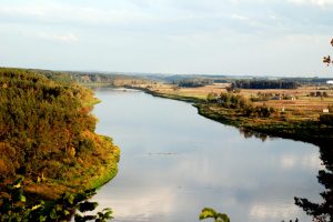 Į Nemuną nuleidžiamas Kauno rajono savivaldybės katamaranas