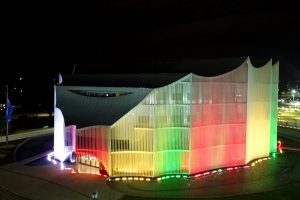 Vasario 16-osios atgarsiai iš pasaulio: nuo apšviestų pastatų iki šventinių protmūšių