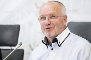 Buvęs sveikatos ministras įspėja A. Dulkį: pamirštate, kad žmonės miršta ir nuo kitų ligų